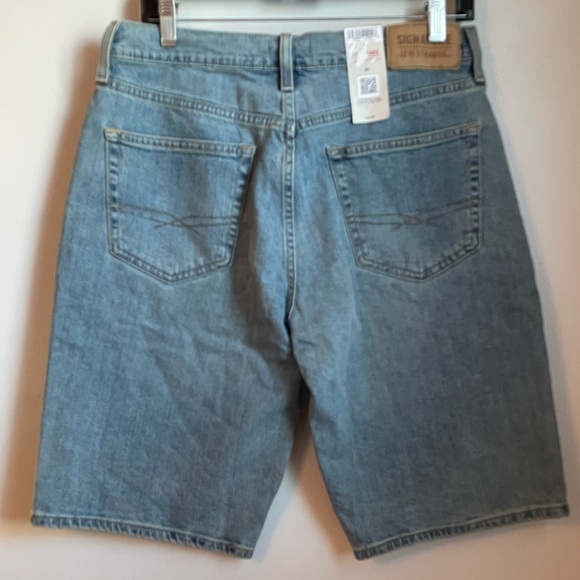 Levi’s Signature 11” Denim Shorts NWT - Picture 2 of 6
